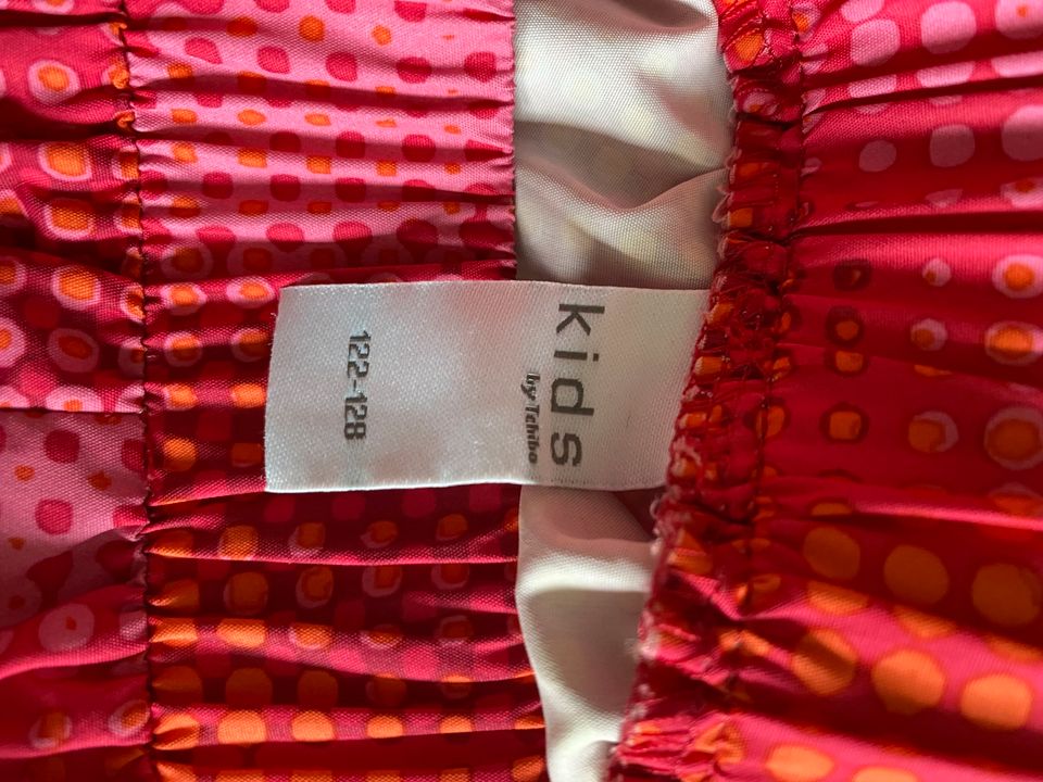 Tchibo Sport kurze Hose Mädchen pink Gr. 122 128 in Gevelsberg