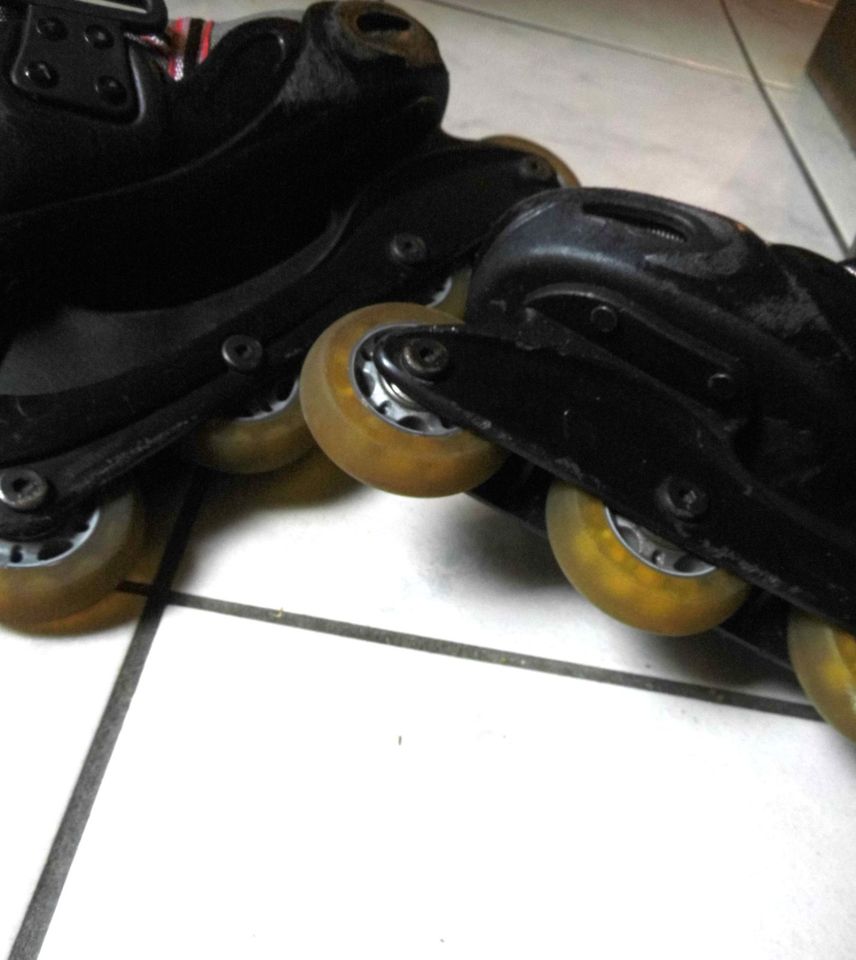 Inliner Inline-Skates Gr.37 Marke Action ABEC 1 / und Handschoner in Dortmund