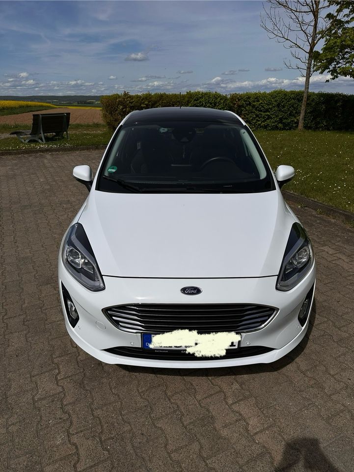 Ford Fiesta Titanium 1,5TDCI /mit Garantie /1.Hand/Top Zustand in Hendungen