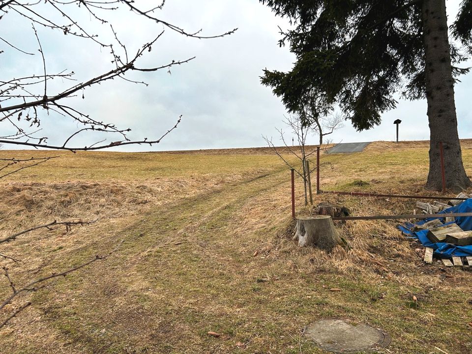 Eisfeld OT - Idyllisch im Thüringer Wald - Für die kleine Familie oder als Ferienobjekt! in Eisfeld