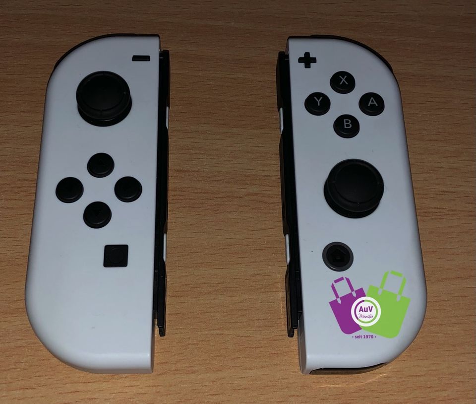 Nintendo Switch OLED - schwarz/weiß - NEUwertig - OVP in Centrum