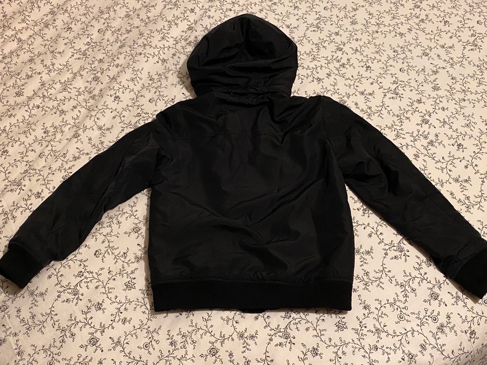 H&M Jacke Winterjacke Schwarz Junge Größe 146 in Seevetal