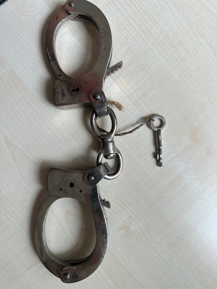 Clejuso Polizei Handschellen in Bad Schönborn