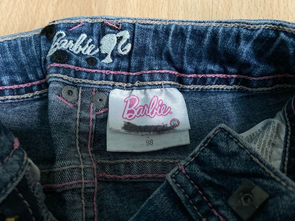 Jeanshose im Barbie Design Gr.98 in Leipzig