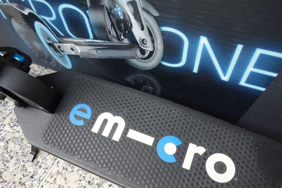 #emicro one E-Scooter Elektroroller Roller Hybrid 7,5 KG 25 km/h in Hamburg