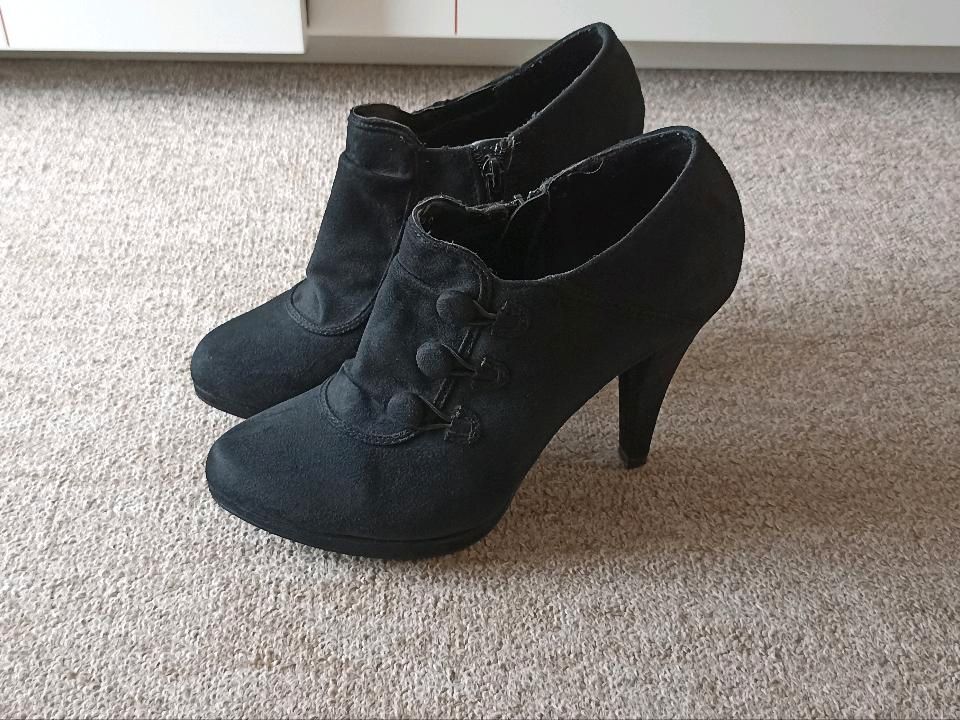 High Heels Pumps Damen Größe 39 schwarz in Rogätz