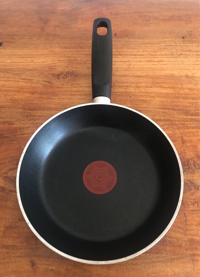 TEFAL Pfanne klein Teflon Beschichtung 20 cm Durchmesser in Heidelberg