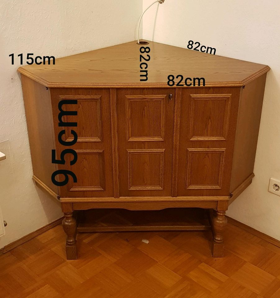 Wohnzimmer Eckschrank Massivholz in Schömberg