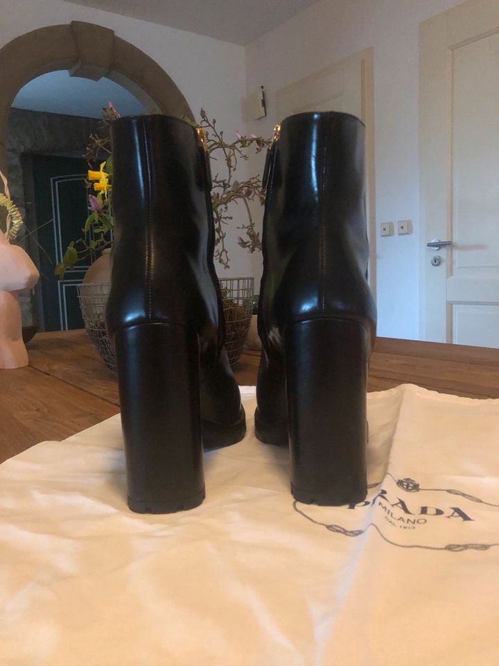 Prada Plateau Boots Stiefelette mit Absatz in Herdecke