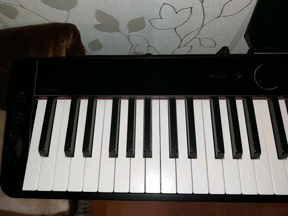 Casio PX-S 3000 Privia Digitalpiano schwarz mit Notenhalter in Sinsheim