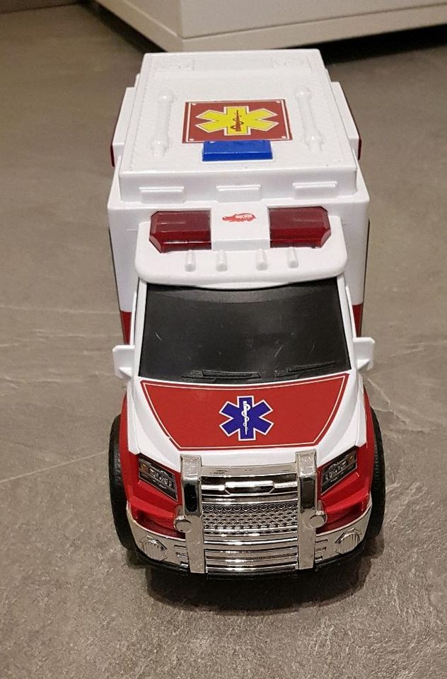 Ambulance, Krankenwagen, Dickie Toys in Mömlingen