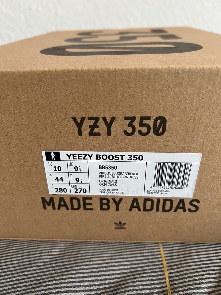 Yeezy Boost 350 Black Pirate in Neuss