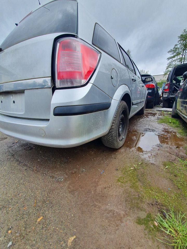 Opel Astra H Stoßstange hinten Grau Z157 Bj.2005 in Bremervörde