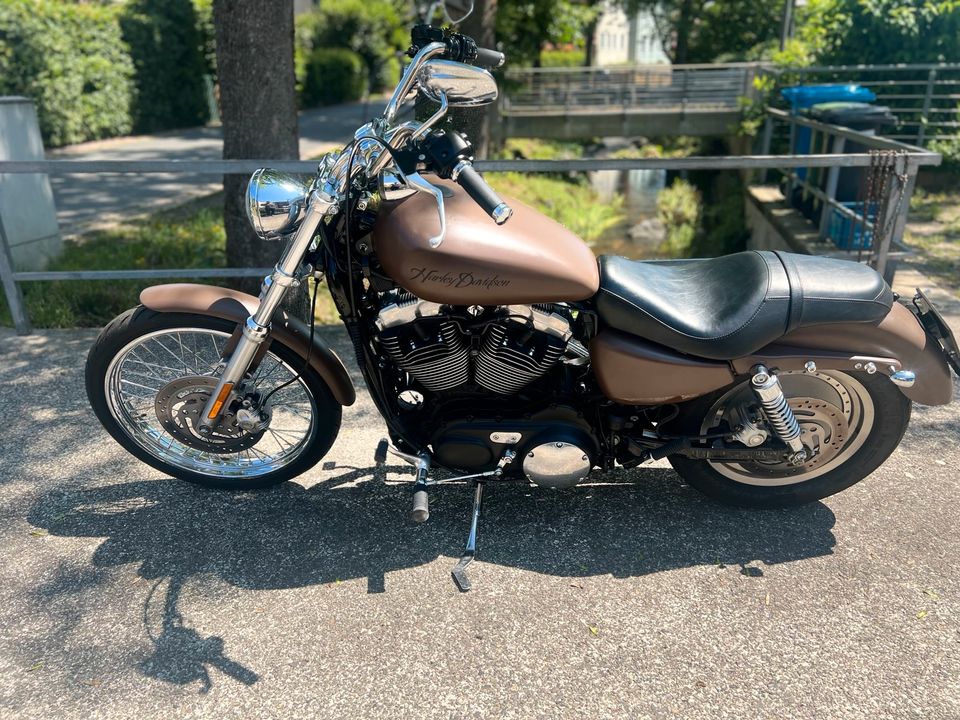 Harley Davidson Sportster XL 1200 Custom in Göttingen