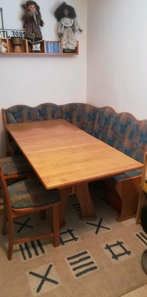 Eckbank mit 1 Tisch und 2 Stühlen in Uhingen