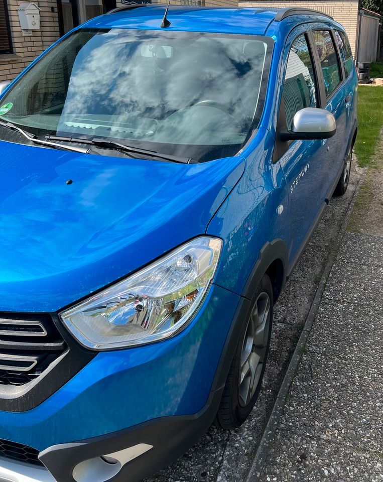 Dacia Lodgy Stepway plus, 7-Sitz (blue dci115), AHK, Winterreifen in Tornesch