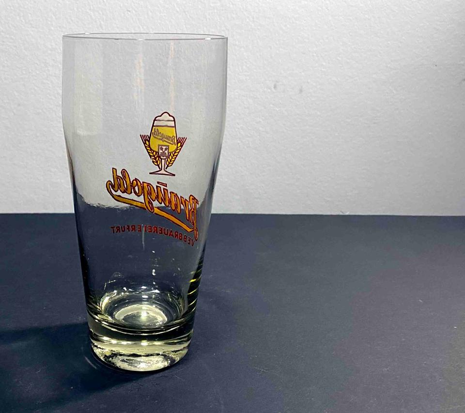 altes BIERGLAS Braugold VEB Brauerei Erfurt Emaille Malerei in Erfurt