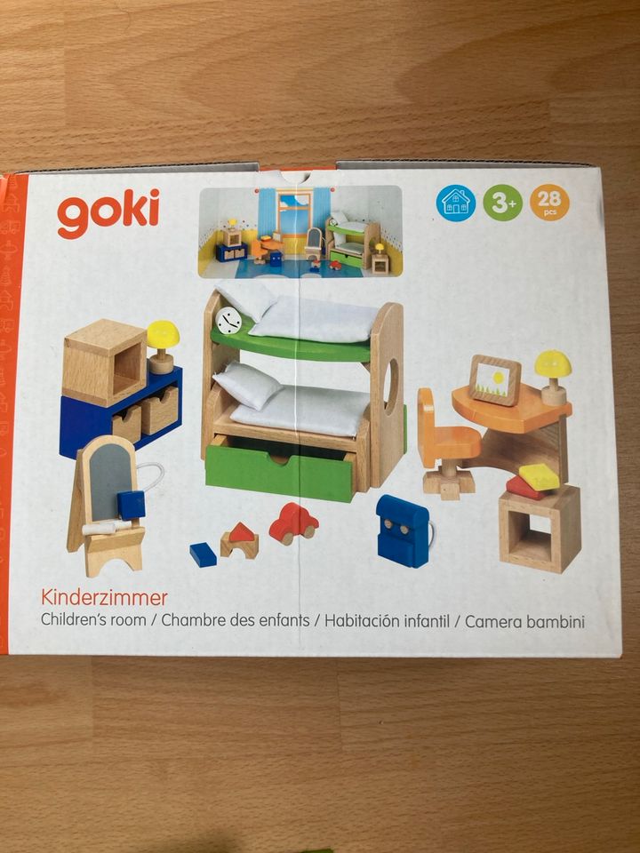 Das beste Geschenk: Goki-Puppenhaus mit sehr viel Zubehör in Leipzig