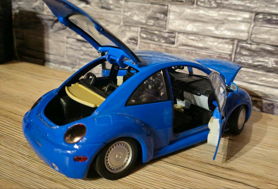 Modellauto VW BEETLE 1:18 in Viechtach