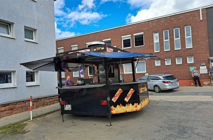 Imbissanhänger Imbiss Imbisswagen Burger Döner mieten in Bad Vilbel