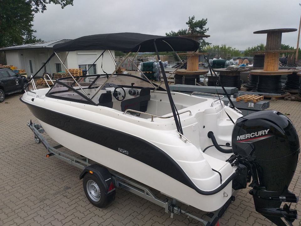 Motorboot Sportboot 6020 Bowrider Mercury 150 PS + Trailer Neu in Hohen Wangelin