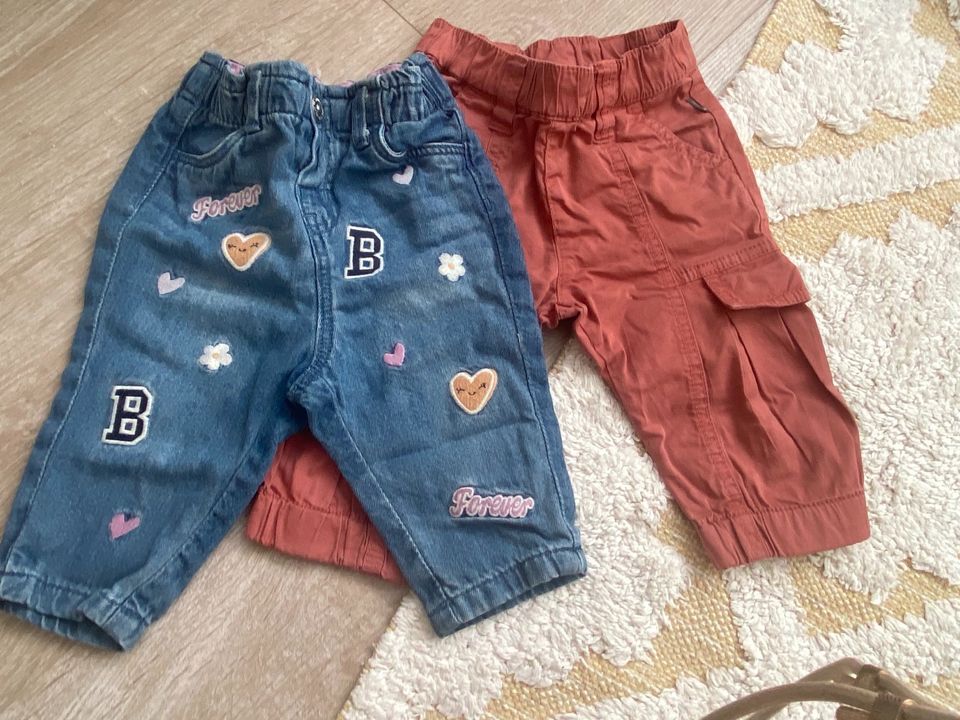 2 Paar Babyhosen in Freiburg im Breisgau