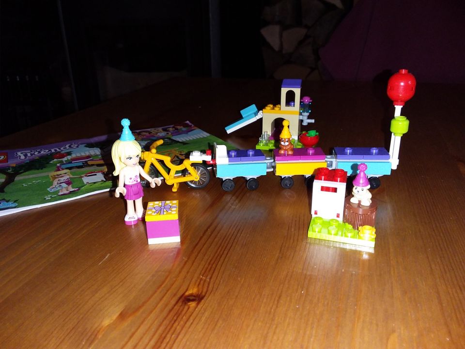 Lego Friends: 70822 Partyzug in Glattbach Unterfr.