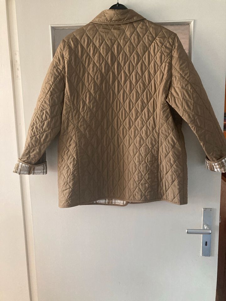 Basler Steppjacke goldfarbig beige mit kariertem Innenfutter in Latendorf