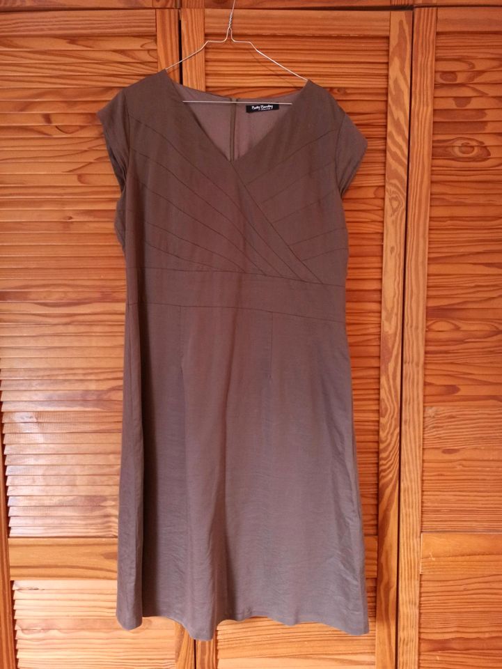 Kleid 42 44 Betty Barclay braun taupe Sommer in Heidmühlen