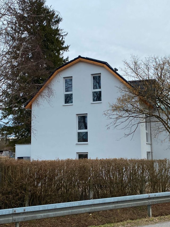 Neubau 3-Zimmer-ETW mit Sonnenbalkon in 3 Fam.-Haus im Grünen und doch zentral mit Luft-Wasser-Wärmepumpe und Photovoltaikanlage zur Stromerzeugung in München