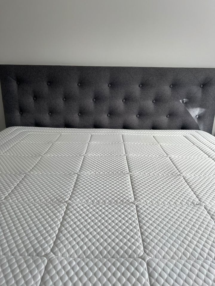 Boxspringbett 180x200+2x Nachschrank in Stuttgart