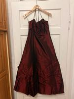 weinrotes Neckholder-Ballkleid mit Schärpe (Gr. 38) München - Maxvorstadt Vorschau