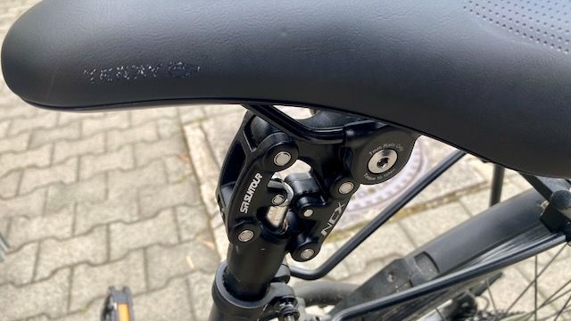 Dynamics Black Cross Fahrrad + Gelsattel, gefederte Sattelstütze in Frankfurt am Main