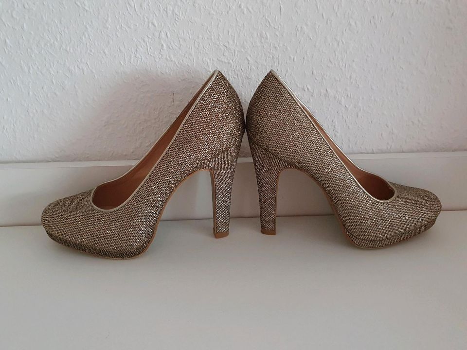 Goldene Pumps Gr.38 Deichmann High Heels Neuwertig in Rüsselsheim