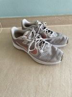 Nike Sportschuhe Laufschuhe Running Gr 40 Hessen - Reichelsheim (Wetterau) Vorschau