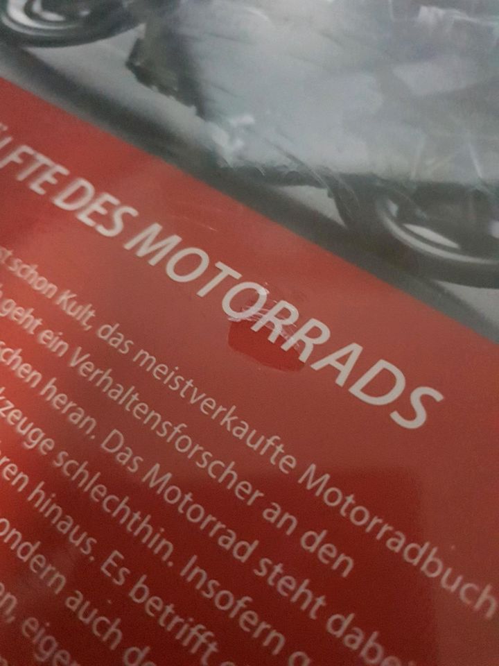 "Die obere Hälfte des Motorrads" Buch verpackt in Grenzach-Wyhlen