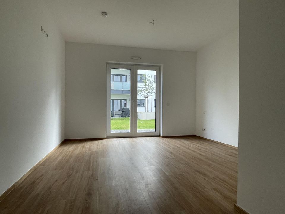 4 Zimmer Wohnung mit kleiner Terrasse und Tageslichtbad in Niederkassel