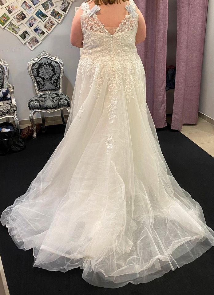 Neues Brautkleid mit Glitzertüll in Dülmen