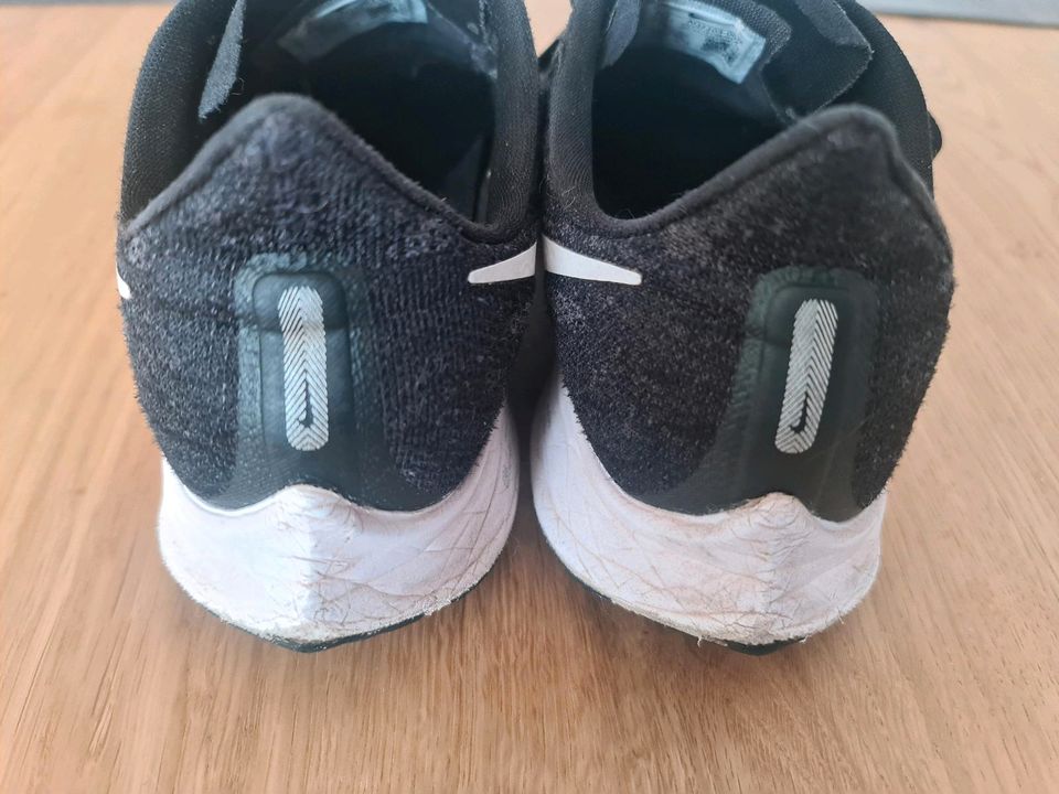 Nike Schuhe Gr. 38,5 in Hermsdorf