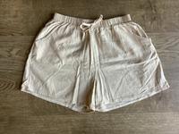 Beige farbene Shorts in Größe 30 Rheinland-Pfalz - Nickenich Vorschau