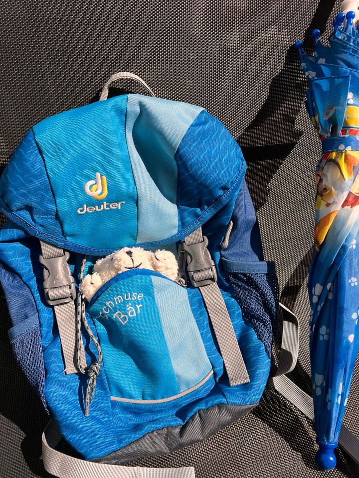 Süßer Kinderrucksack Deuter Kindergarten und Schirm paw patrol in Königsbrück