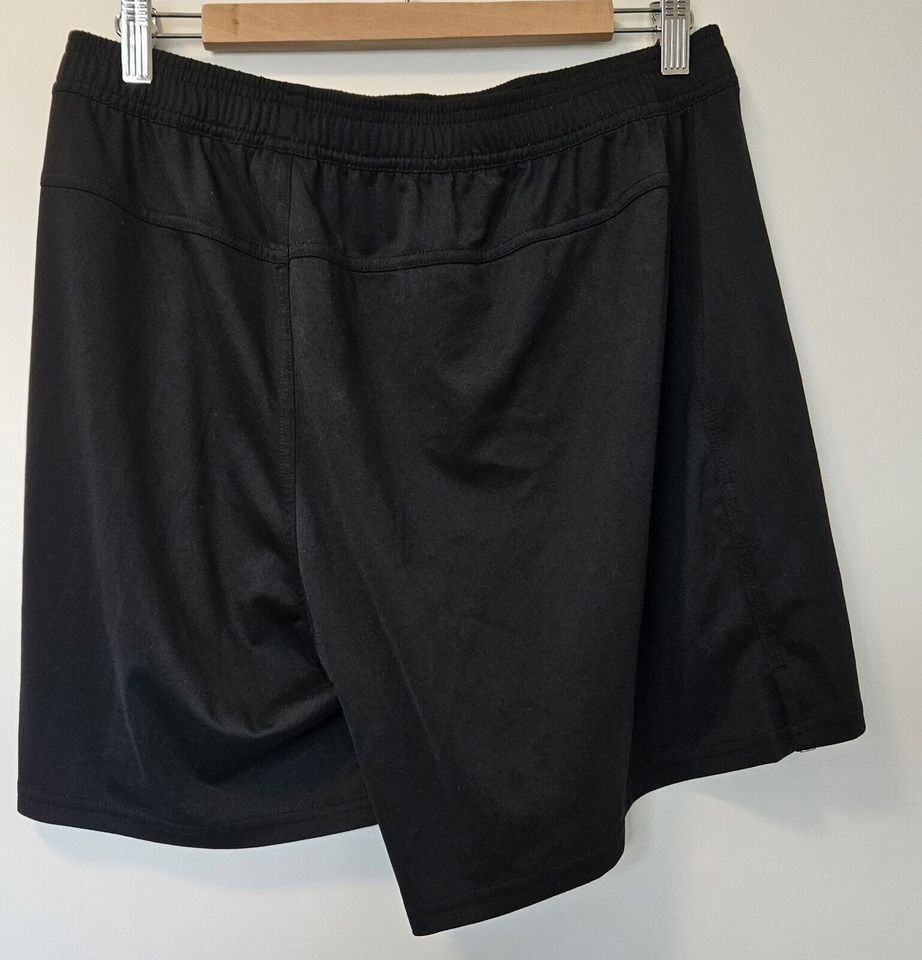 H&M Sport Herren Sportshorts Hose Gr. L schwarz in Langenneufnach