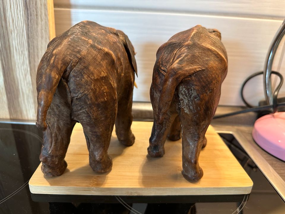 Afrikanische Elefanten aus Leder in Esslingen