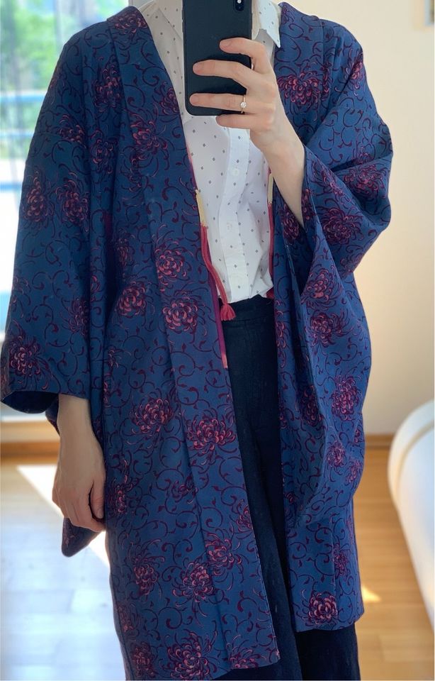 Vintage Haori/Kimono-Jacke aus Seide mit Spinnenlilienmuster in Ottobrunn