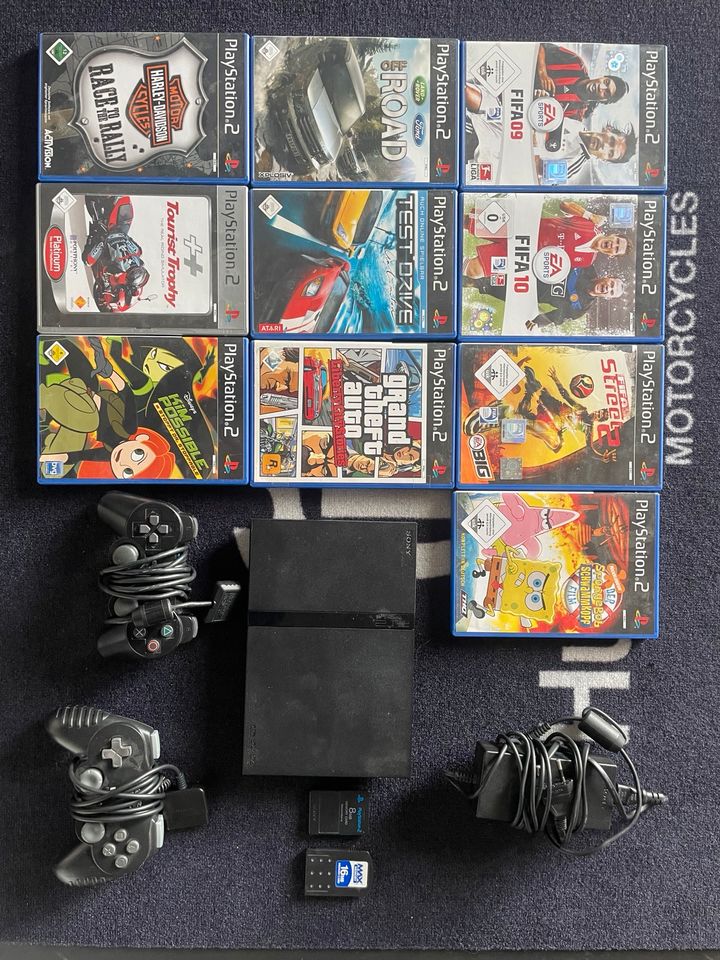 PlayStation 2 mit Controller und Spielen in Emskirchen