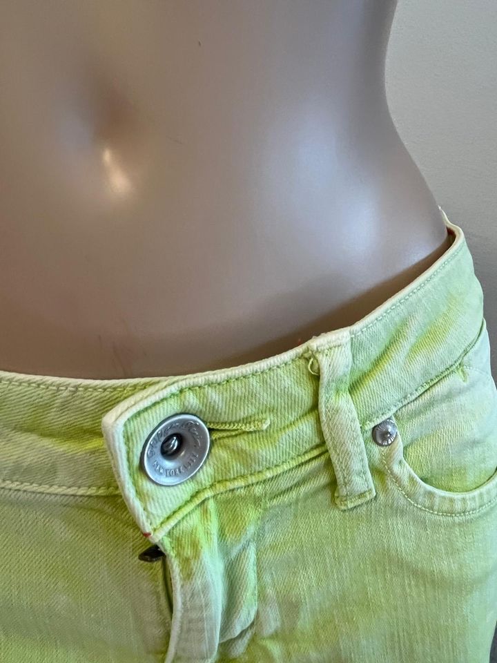 TOMMY HILFIGER HOT PANTS 27 s 36 neon kurze Hose y2k retro grün in Aichtal