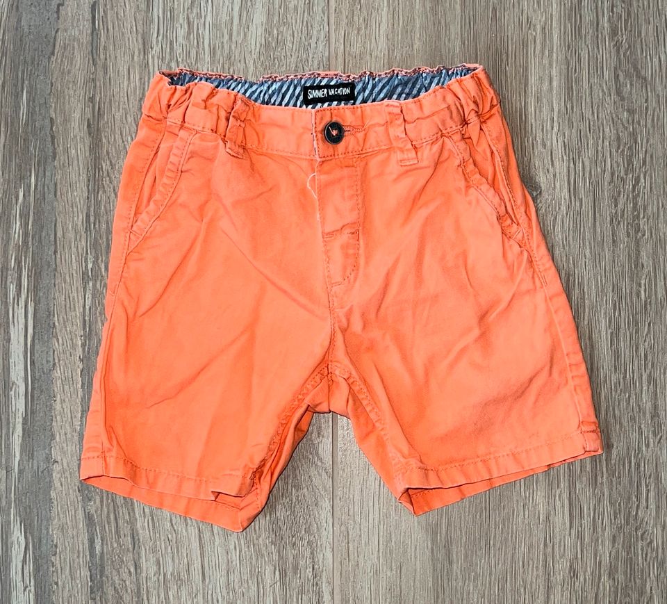 Shorts orange von H&M Gr. 86 in Hessisch Oldendorf