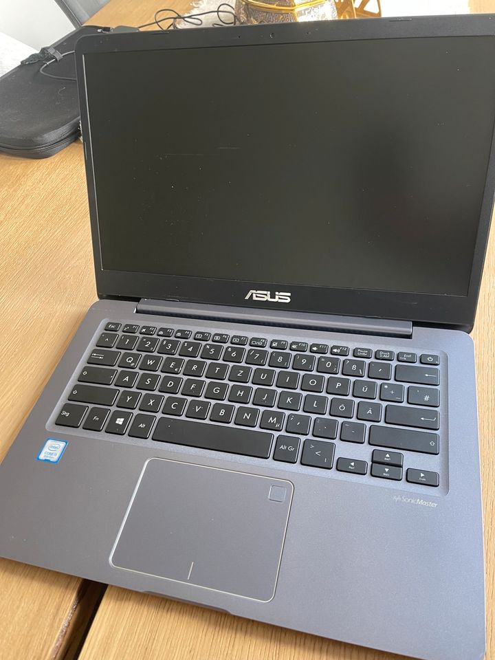 Asus Notebook mit Originalverpackung vorhanden in Karlsruhe