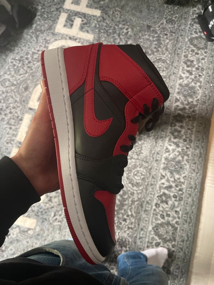 Jordan 1 mid Bred in Falkensee