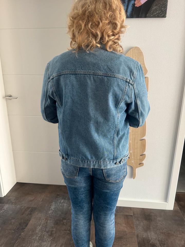 Oversized Jeansjacke Gr 40 H&M in Felsberg